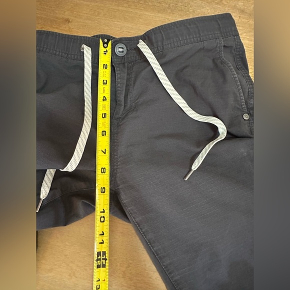 Vuori Women’s Ripstop Drawstring Pants in Charcoal medium - Picture 7 of 11